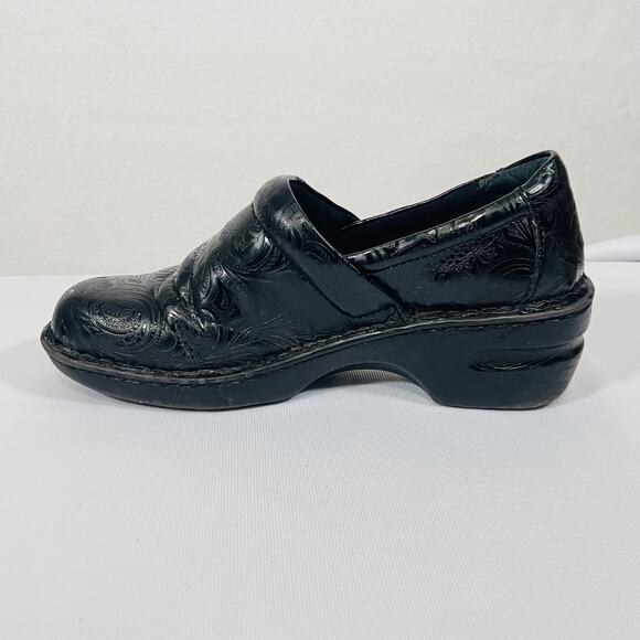 Born Concepts Clogs Womens 8 Black Patent Leather Tooled Paisley Comfort Shoes - Picture 8 of 9